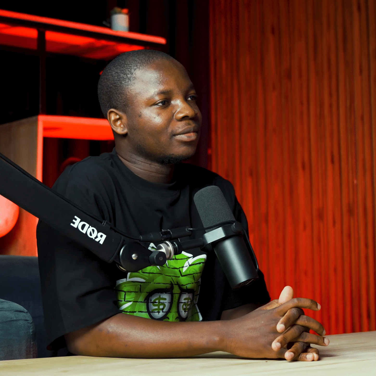 Agence de marketing digital au Bénin & Photo de Enock Tonafoun Atedekon, le loup digital